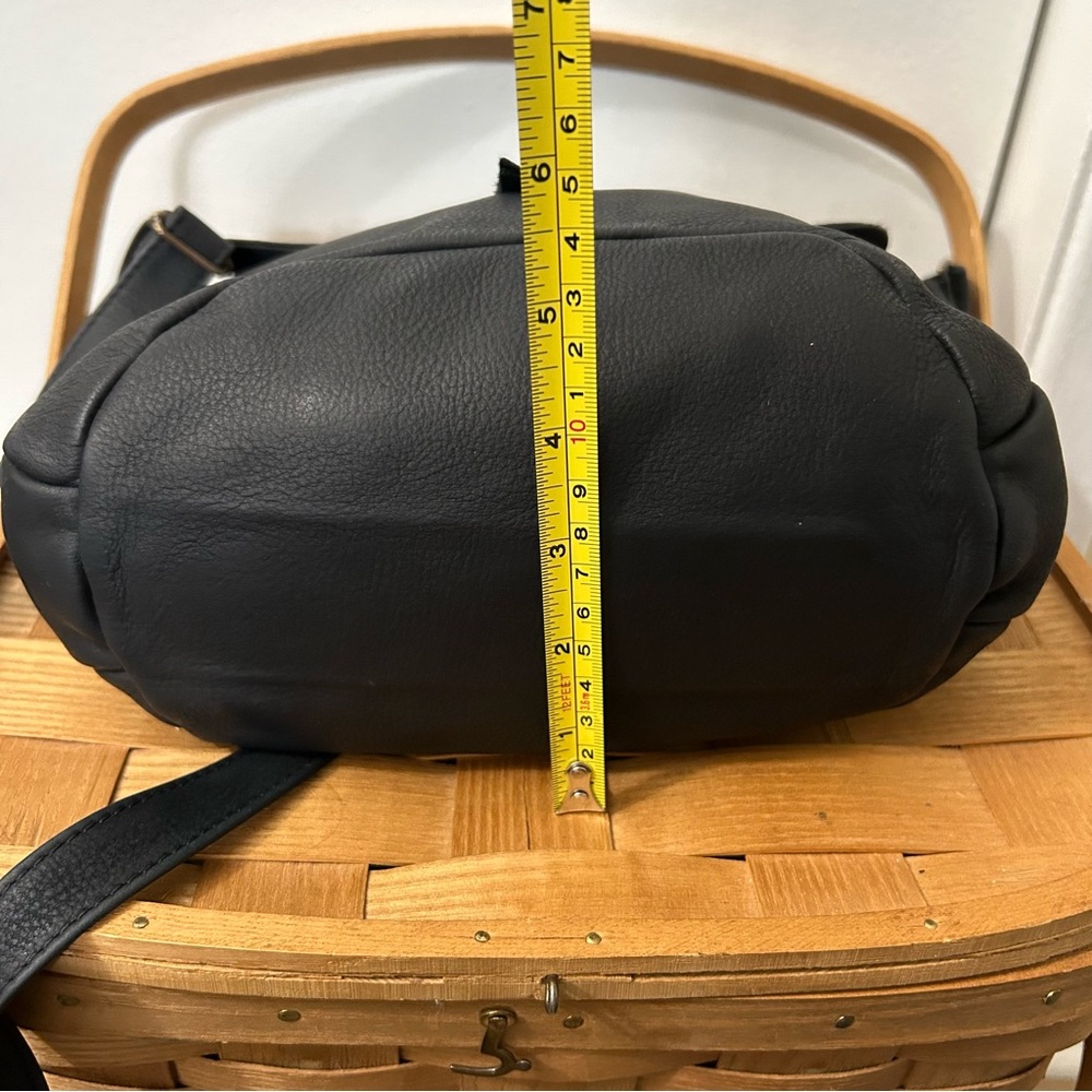 Capricho De Muñeca Soft Lightweight Black Leather Crossbody Bag - Picture 11 of 11